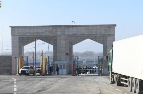 Baş nazir quru sərhədlərinin bağlı olmasından danışdı