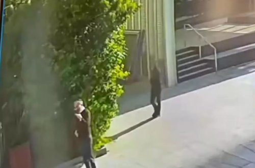 Deputatı küçədə bıçaqladılar