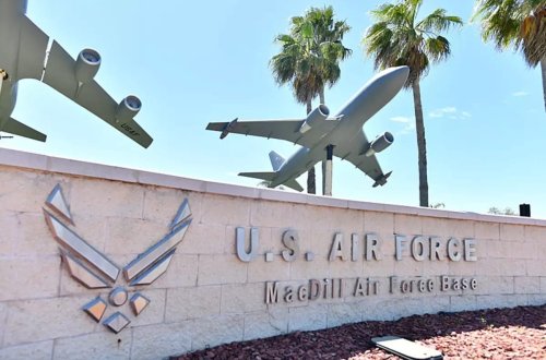 Floridadakı MacDill Hava Qüvvələri bazası bütün giriş və çıxışlara bağlanıb