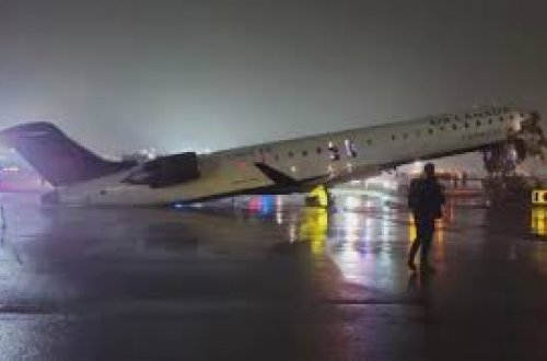 Nyu-Yorkda təyyarə qəzası olub, hava limanı bağlanıb