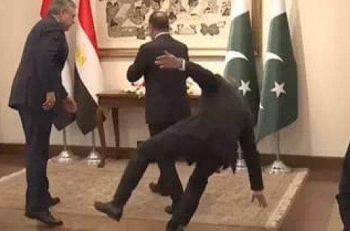 Pakistan naziri İslamabadda kritik sammitdə yerə yıxılıb