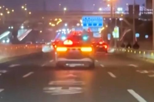 Çində özünü idarə edən taksilər sistem nasazlığına görə yolda qalıb