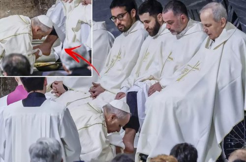 Papa XIV Leo 12 keşişin ayaqlarını yudu, qurudub öpdü