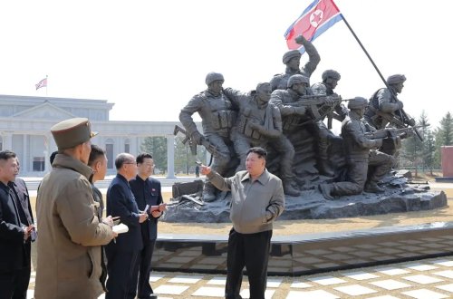 Şimali Koreyada həlak olan 2000 əsgər üçün böyük muzey tikiləcək