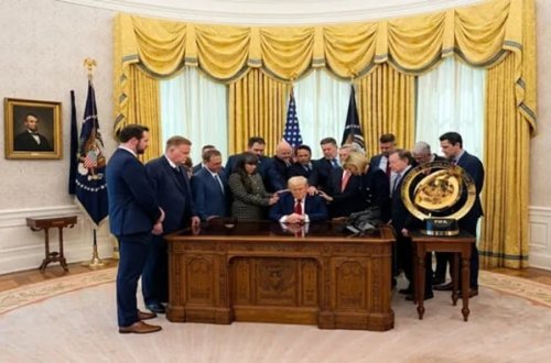 Trampın dini müşaviri Uayt Trampı İsa Məsihə bənzədib