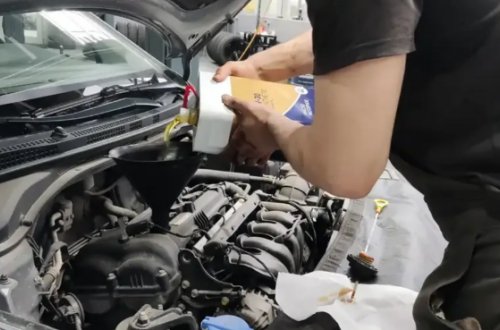 Avtomobil yağları kəskin bahalaşdı - SƏBƏB