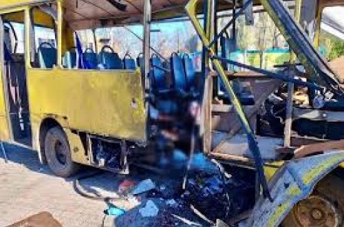 Rusiya ordusu Ukraynada avtobusa dron zərbəsi endirib: 3 nəfər ölüb, 12 yaralı var - FOTO