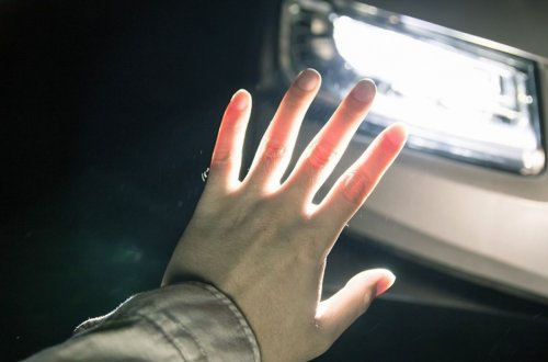 Bakıda avtomobildə nəzarətsiz qalan 2 azyaşlı qəza törədib, ölən və xəsarət alan var