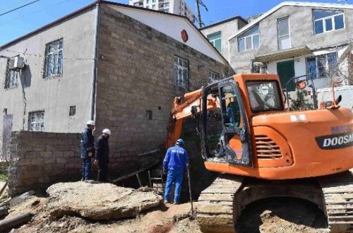 Bakıda 3 min ev su kollektorunun üzərində tikilib