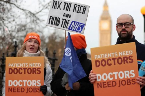 İngiltərədə həkimlər tətilə başlayıblar