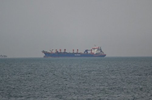 Dünya rahat nəfəs aldı! İlk gəmilər bir-birinin ardınca Hörmüz boğazından keçdi