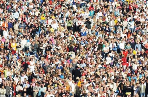 Bəşəriyyət Yer kürəsinə sığmır