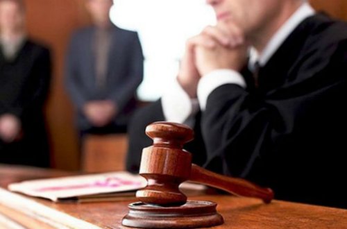 Mənzil təminatında rüşvət işi - Vəzifəli şəxs məhkəmə QARŞISINDA