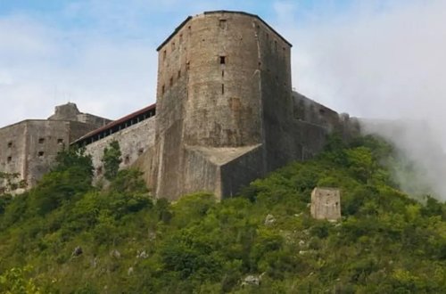 Haitidə tarixi qalada baş verən izdihamda 30 nəfər həlak olub