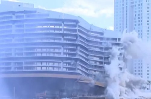 23 mərtəbəli nəhəng bina saniyələr içində yox oldu