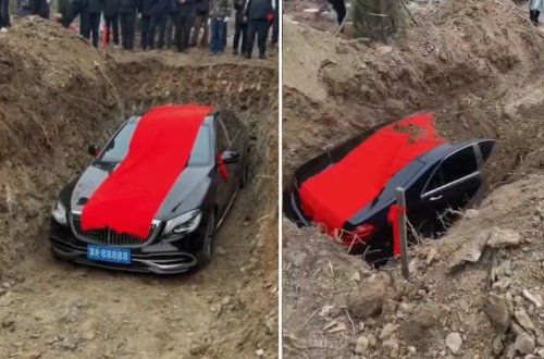 Çində lüks avtomobil basdırıldı