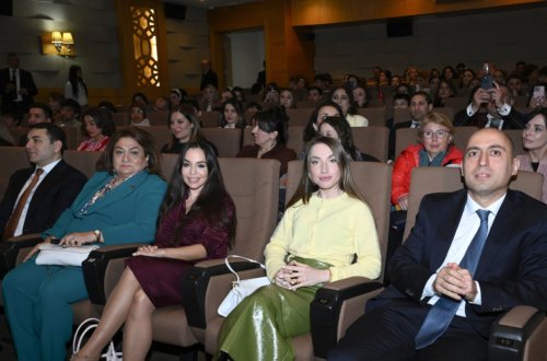 Leyla və Alena Əliyevalar film təqdimatında - FOTOLAR