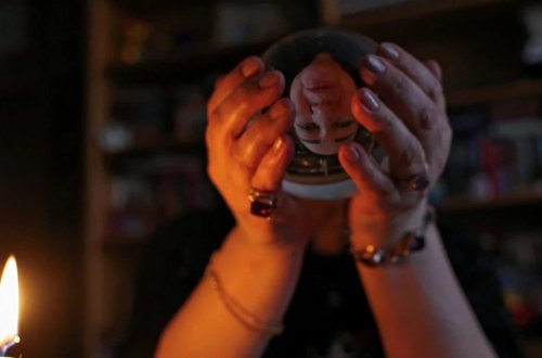 Ölkədə fal çılğınlığı: Cadu, dua satışları artdı