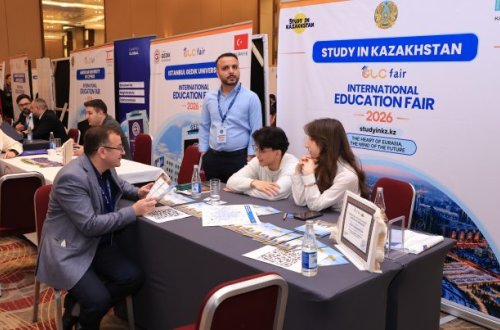 Qazaxıstan Bakıda keçirilən beynəlxalq sərgidə təhsil imkanlarını təqdim edib - FOTOLAR