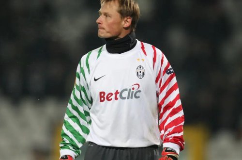 Arsenalın keçmiş qapıçısı faciəvi qəzada dünyasını dəyişib