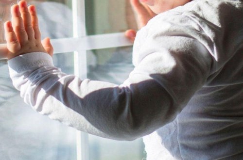 Bakıda üç yaşlı uşaq 4-cü mərtəbədən yıxılaraq ölüb