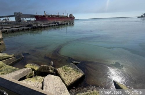 Krasnodarda dron zərbələrindən sonra neft dənizə sızıb