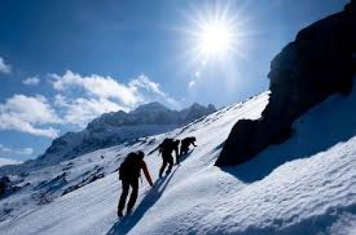 Rusiyada üç turist dağdan enərkən donaraq ölüb