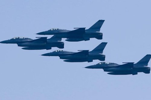 Pilotlar foto çəkdirərkən döyüş təyyarələrinin toqquşduğu ortaya çıxıb