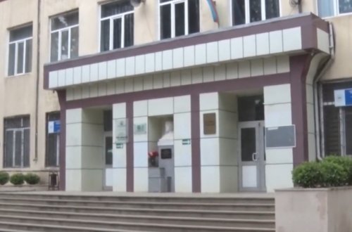 Paytaxtda 7-ci sinif şagirdi məktəbdə özünə xəsarət yetirdi - VİDEO