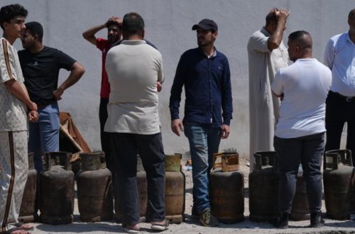 Bağdadda qaz balonları üçün uzun növbələr yaranıb