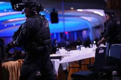 KİV: Mobil telefon ABŞ Məxfi Xidmət agentini güllədən xilas etdi