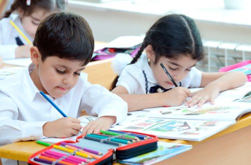 Məktəblərdə rus bölməsinə qəbul qaydası dəyişdi