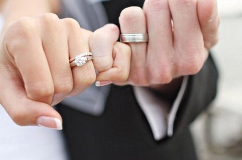 Bakıda gənc oğlan gələcək qayınanasının qızıllarını oğurlayıb nişan ETDİ