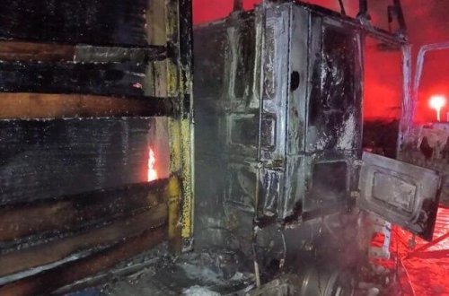 Türkiyədə Azərbaycan nömrəli yük avtomobili kül oldu - FOTO