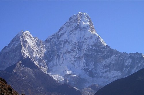 Everestdə buzun yolu bağlamasından sonra yeni marşrut müəyyən edilib