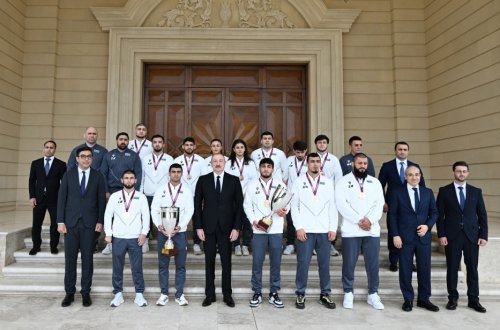 Prezident çempion güləşçiləri qəbul etdi - Fotolar