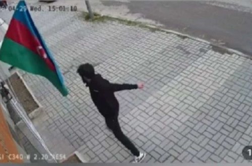 Bayrağa hörmətsizlik etdi, cavabı ağır oldu - ANBAAN VİDEO