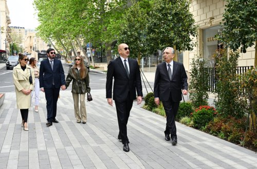 Prezident İlham Əliyev Bakının İslam Səfərli küçəsinin yenidənqurmadan sonra açılışında iştirak edib