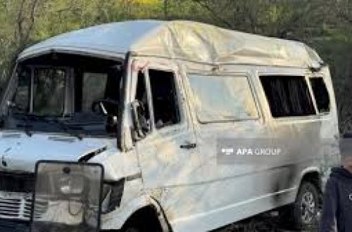 Goranboyda mikroavtobusla minik maşını toqquşub, yaralılar var