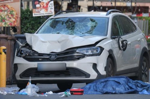 Almaniyada avtomobil piyadaların üzərinə sürdü: 2 ölü, 8 yaralı