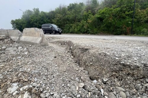 Ağsu aşırımında torpaq sürüşməsi yenidən aktivləşib