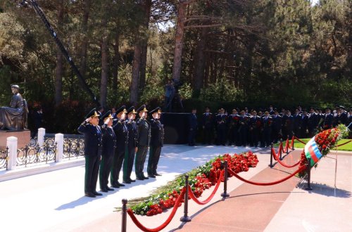 Prokurorluq əməkdaşları Fəxri Xiyabanı ziyarət edib