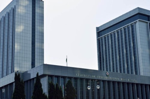 Milli Məclisin iclası başladı - 8 məsələ