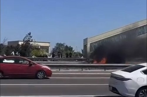 Aeroport yolunda yük maşını yanır - ANBAAN VİDEO