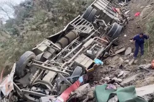 Nepalda avtobus dərəyə düşdü: 4 ölü