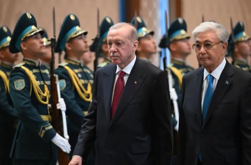 Ərdoğan Qazaxıstanda dövlət nişanı ilə təltif olundu