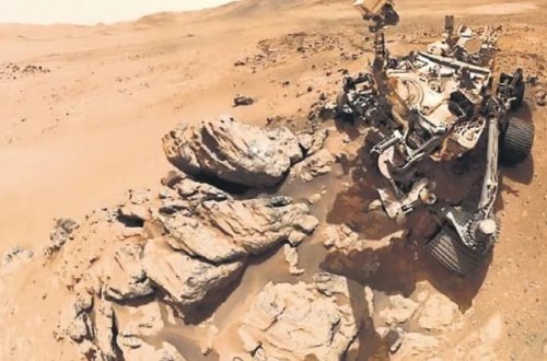 Mars aparatı selfi göndərir