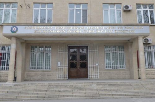“Qaçqınkom” binaların dam örtüyünü icra başçısının oğluna məxsus olduğu bildirilən şirkətə təmir etdirəcək