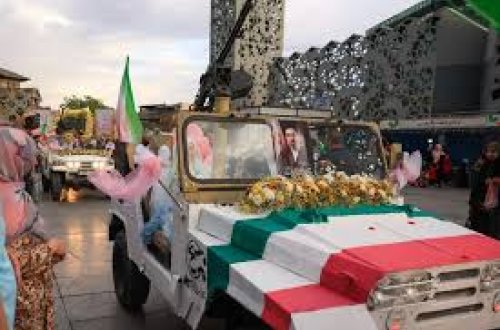 İranda qeyri-adi kütləvi toy: Hərbi avtomobillər, zirehli texnikalar bəzədildi - FOTO - VİDEO