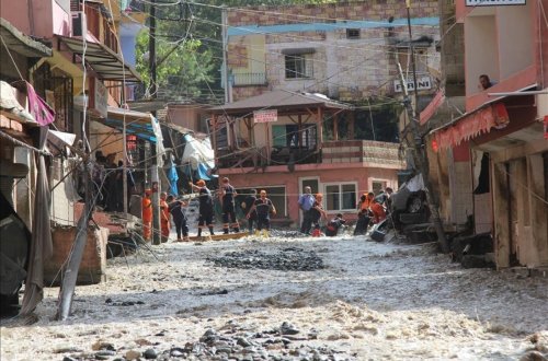 Türkiyədə sel nəticəsində uçan evdə 1 nəfər ölüb, 3 nəfər yaralanıb